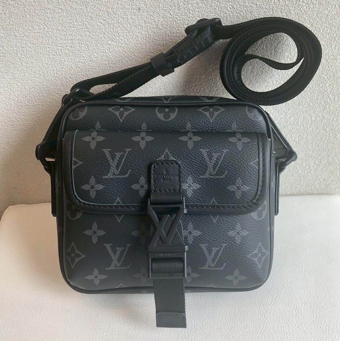 LOUIS VUITTON　ゲットアウェイ　メッセンジャーバッグ