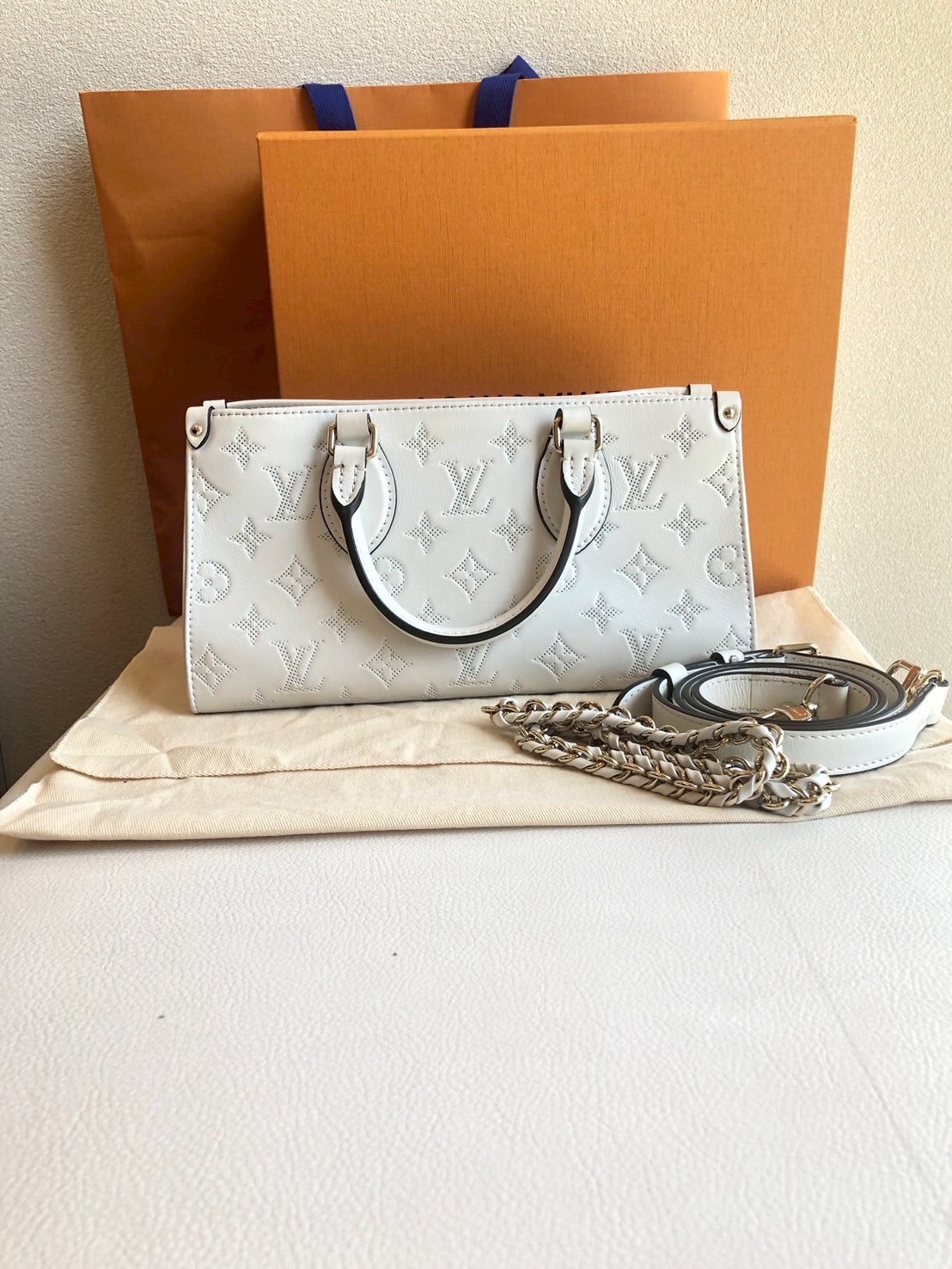 LOUIS VUITTON オンザゴーEW