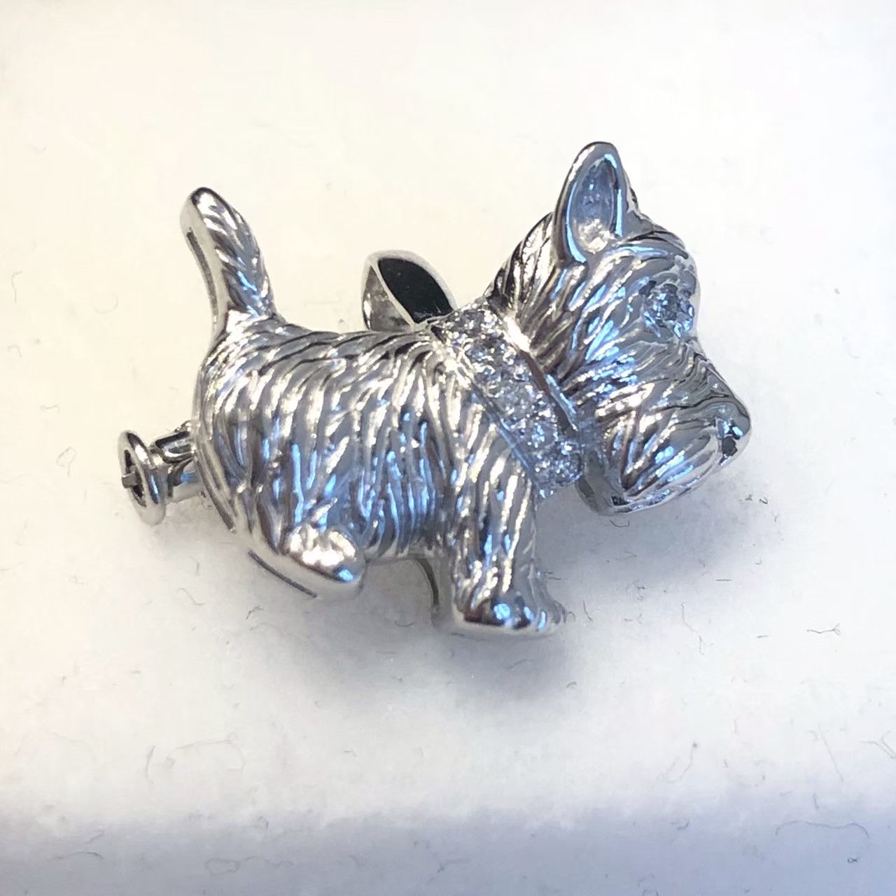 K18ｗｇ犬型シルバーブローチ